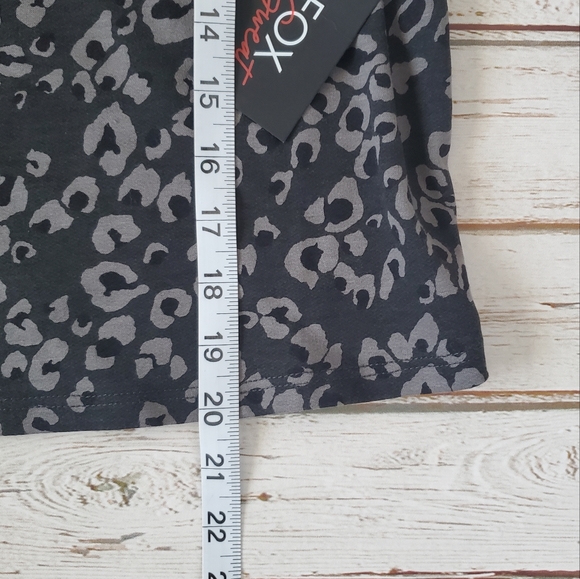 NWT WildFox Sweat Women's Leopard Print Grey and Black Top Size M - Picture 8 of 10
